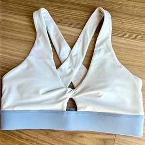 Fabletics Oasis Twist Sports Bra